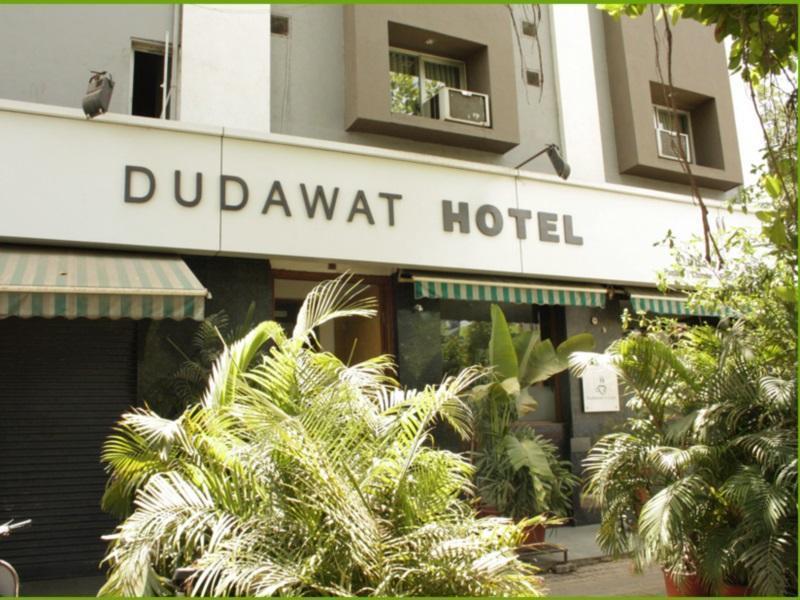 Hotel Dudawat Ахмедабад Экстерьер фото
