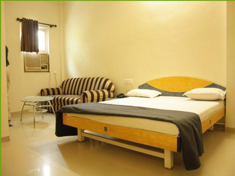 Hotel Dudawat Ахмедабад Экстерьер фото